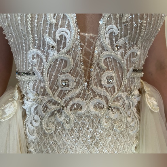 Beautiful BERTA WEDDING DRESS - Picture 4 of 14